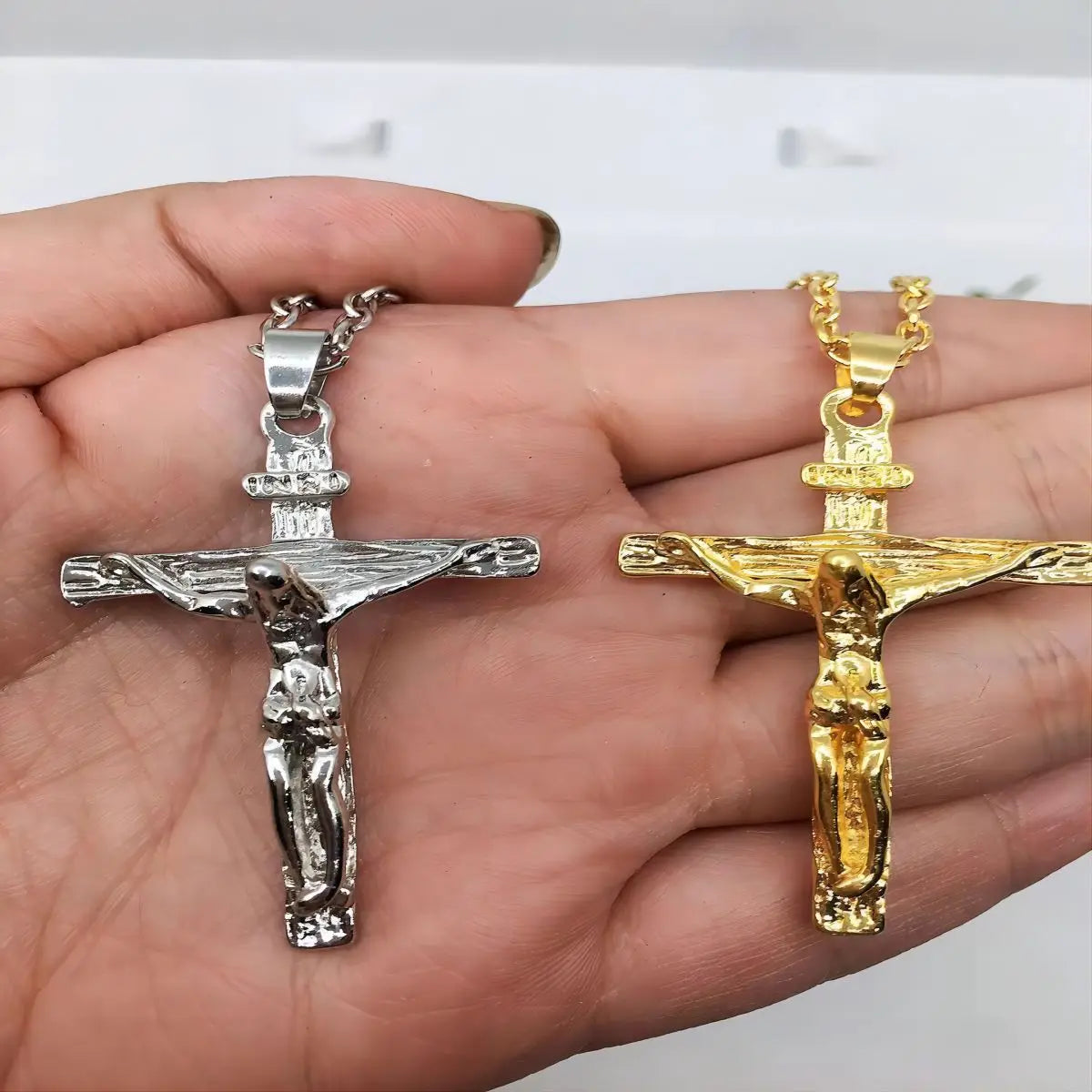 Men & Women’s Crucifix Pendant Necklace – Jesus Christ Metal Cross with Chain