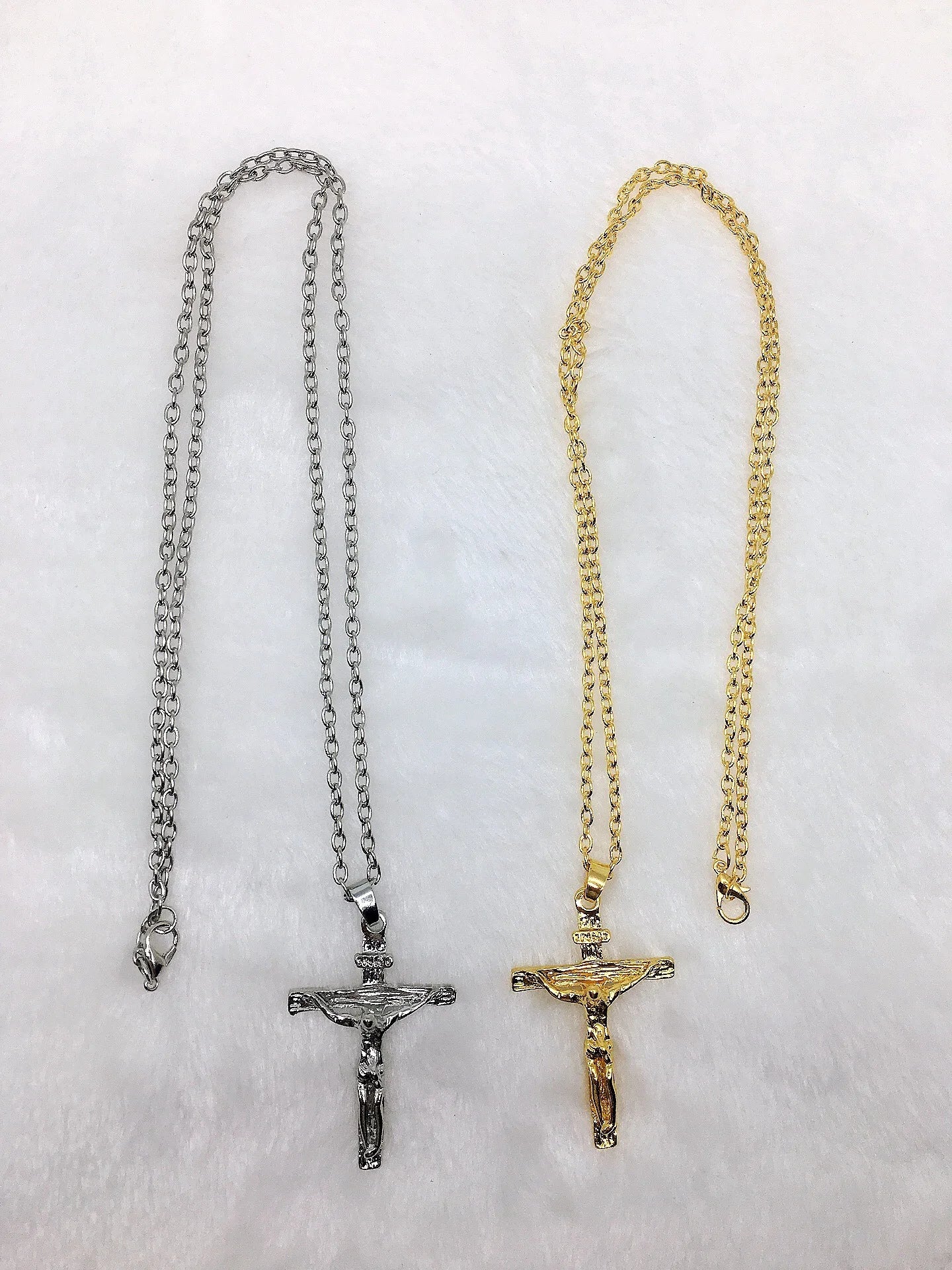 Men & Women’s Crucifix Pendant Necklace – Jesus Christ Metal Cross with Chain